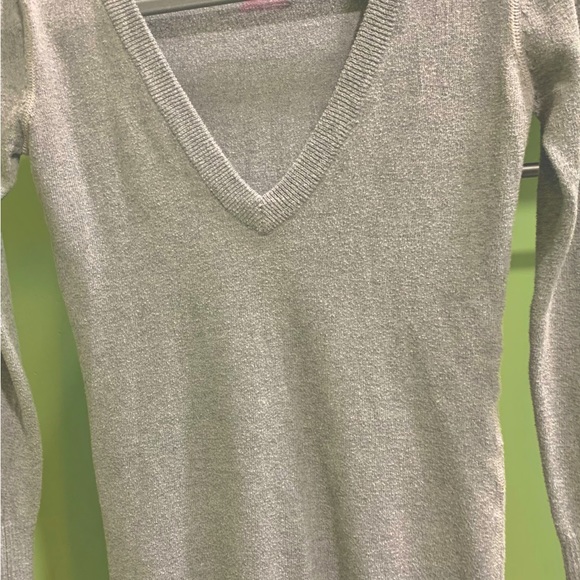 This size small made. By Aeropostale. It’s gray with hot pink trim on inside - Picture 2 of 10